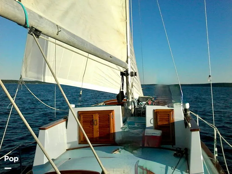 Slide: The Image of Fales 32 Navigator 1975 - 16191572