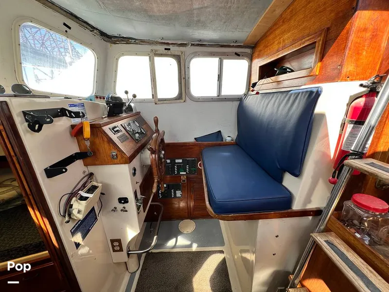 Slide: The Image of Fales 32 Navigator 1975 - 16277508