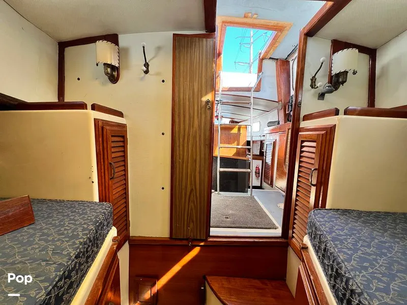 Slide: The Image of Fales 32 Navigator 1975 - 16277512