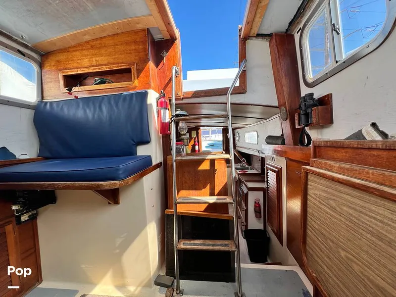 Slide: The Image of Fales 32 Navigator 1975 - 16277513