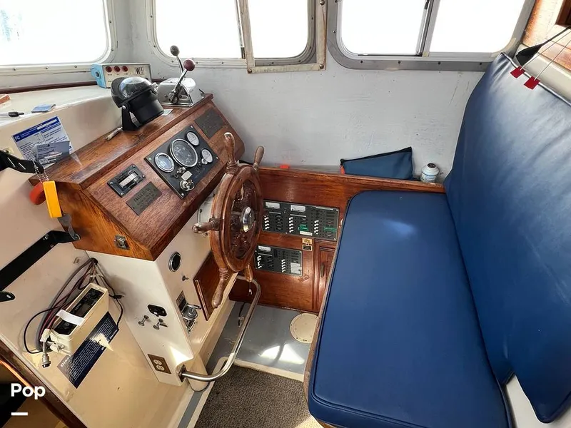 Slide: The Image of Fales 32 Navigator 1975 - 16277515