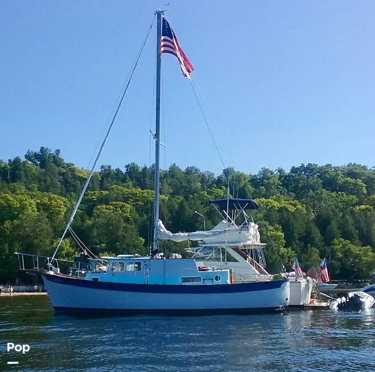 Slide: The Image of Fales 32 Navigator 1975 - 16191573