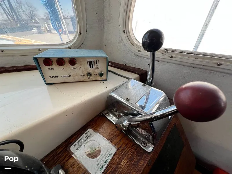 Slide: The Image of Fales 32 Navigator 1975 - 16277519