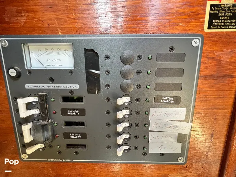 Slide: The Image of Fales 32 Navigator 1975 - 16277521