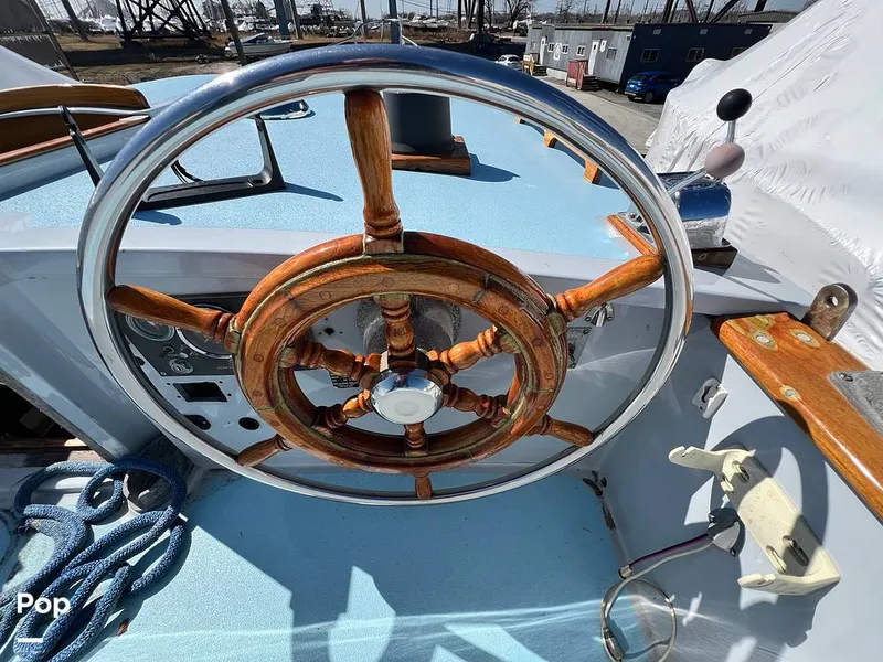 Slide: The Image of Fales 32 Navigator 1975 - 16277524