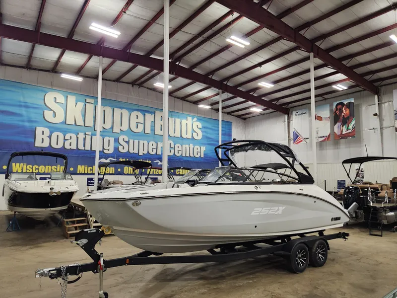 The Image of Yamaha 252XE 2024 - 0