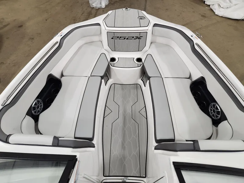 Slide: The Image of Yamaha 252XE 2024 - 2