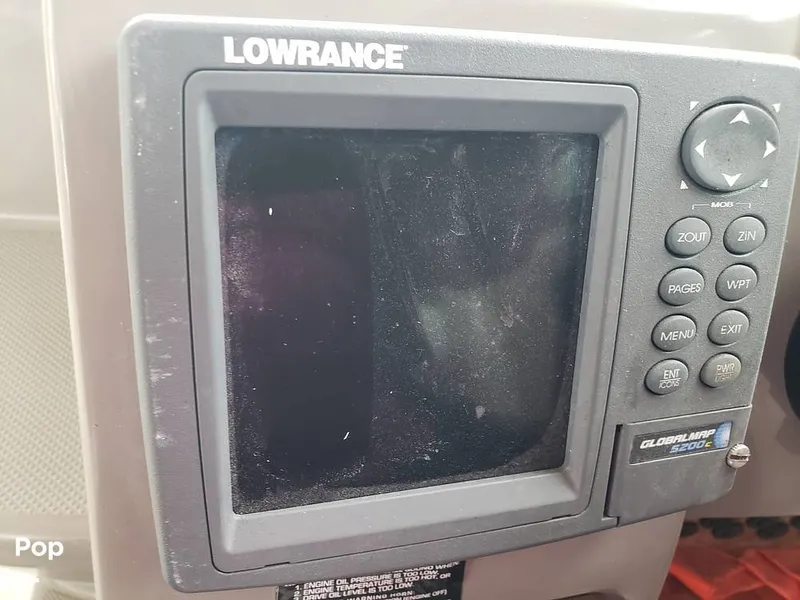 Slide: The Image of Rinker 260EC 2009 - 16030125