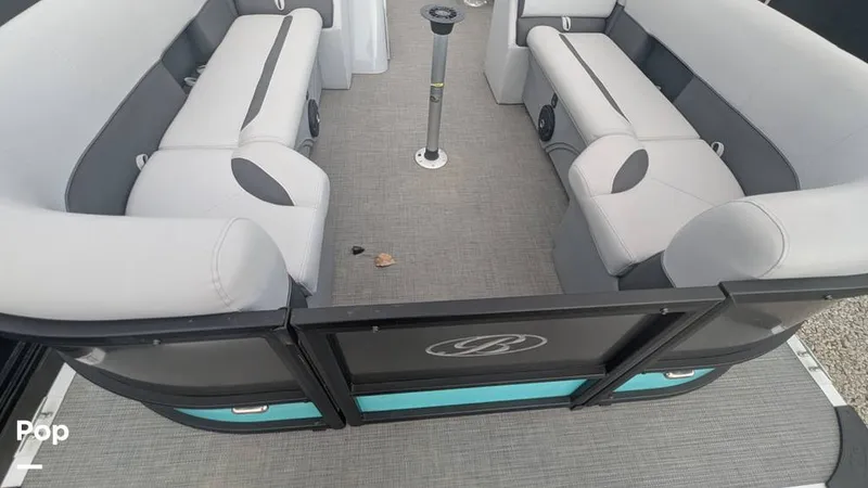 Slide: The Image of Bentley Swingback 240 2024 - 16070163