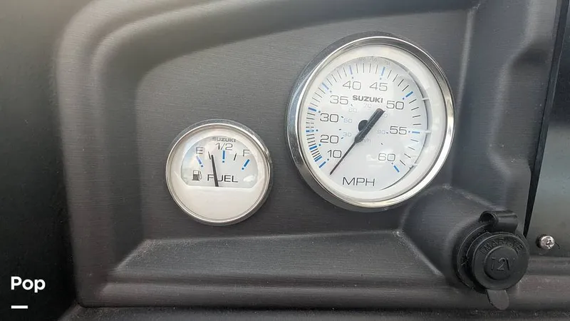 Slide: The Image of Bentley Swingback 240 2024 - 16070184