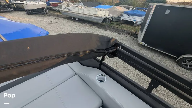 Slide: The Image of Bentley Swingback 240 2024 - 16070204