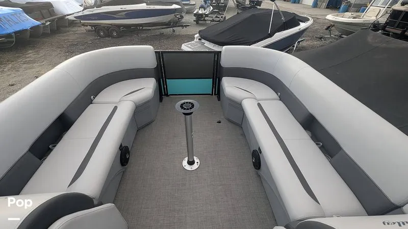 Slide: The Image of Bentley Pontoons Swingback 240 2024 - 16070173