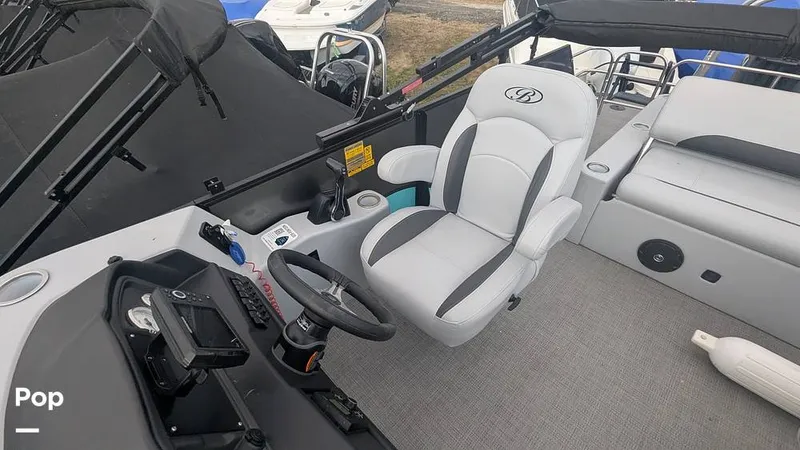 Slide: The Image of Bentley Pontoons Swingback 240 2024 - 16070180