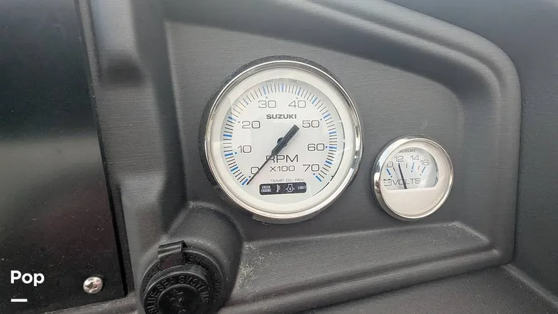 Slide: The Image of Bentley Pontoons Swingback 240 2024 - 16070187