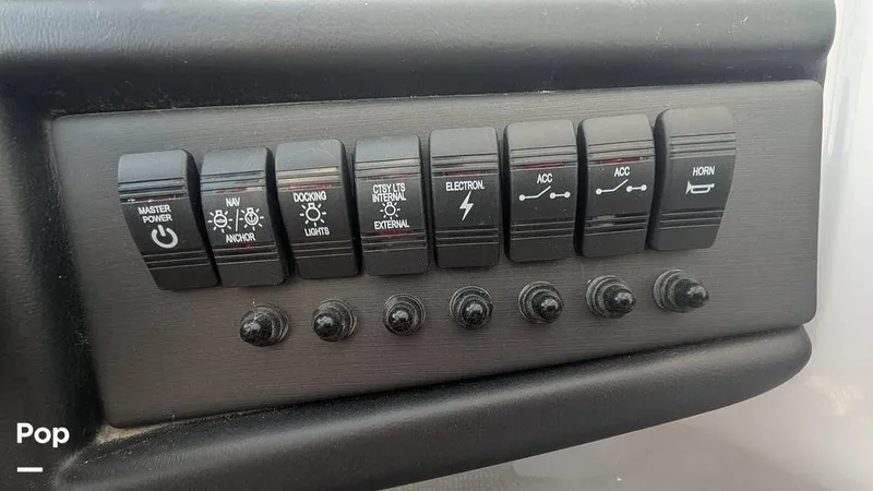 Slide: The Image of Bentley Pontoons Swingback 240 2024 - 16070189