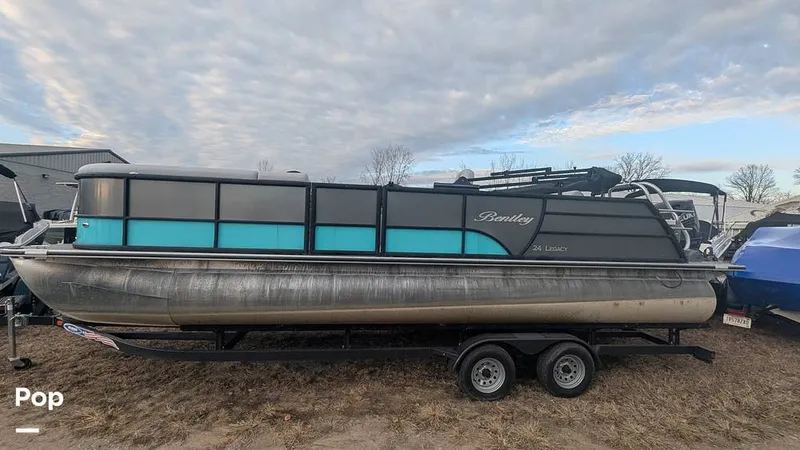 Slide: The Image of Bentley Pontoons Swingback 240 2024 - 16086440