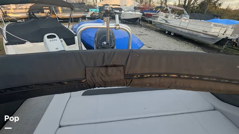 Slide: The Image of Bentley Pontoons Swingback 240 2024 - 16070203