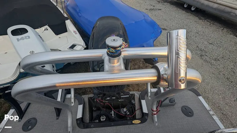 Slide: The Image of Bentley Pontoons Swingback 240 2024 - 16070207