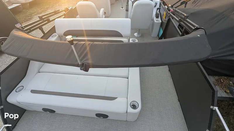 Slide: The Image of Bentley Pontoons Swingback 240 2024 - 16070210