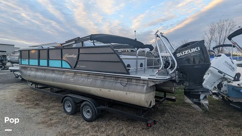 Slide: The Image of Bentley Pontoons Swingback 240 2024 - 16070231