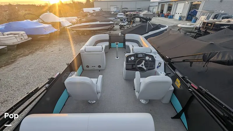 Slide: The Image of Bentley Pontoons Swingback 240 2024 - 16070213