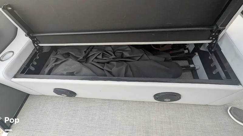 Slide: The Image of Bentley Pontoons Swingback 240 2024 - 16070215