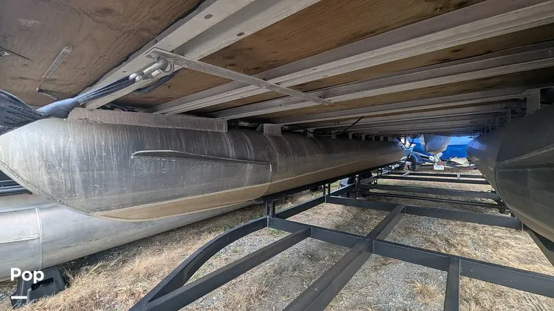 Slide: The Image of Bentley Pontoons Swingback 240 2024 - 16070144