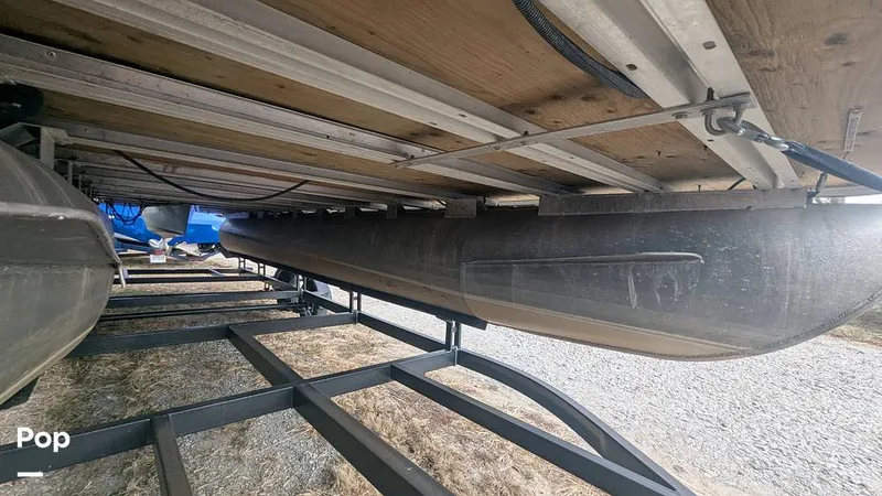 Slide: The Image of Bentley Pontoons Swingback 240 2024 - 16070145