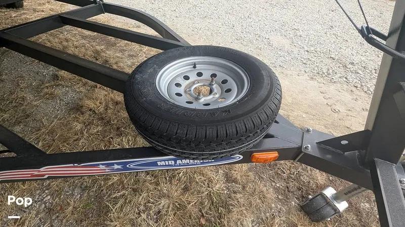 Slide: The Image of Bentley Pontoons Swingback 240 2024 - 16070146