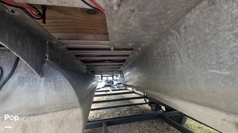 Slide: The Image of Bentley Pontoons Swingback 240 2024 - 16070155