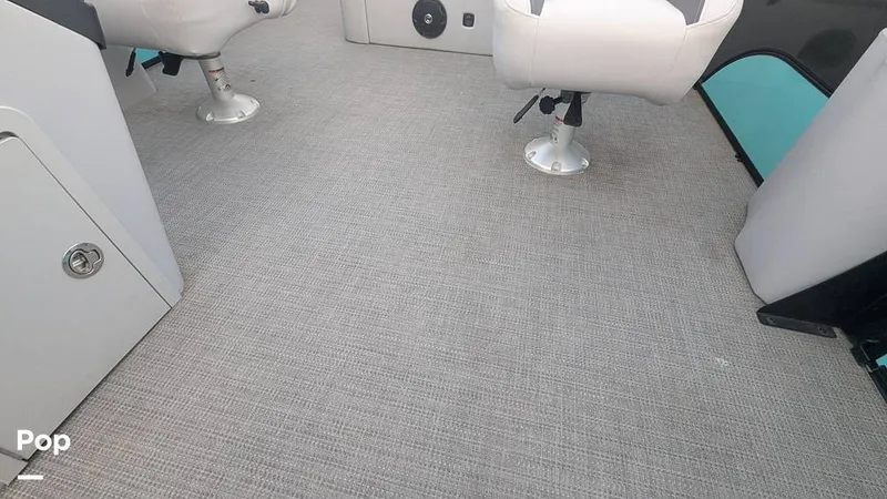 Slide: The Image of Bentley Pontoons Swingback 240 2024 - 16070221