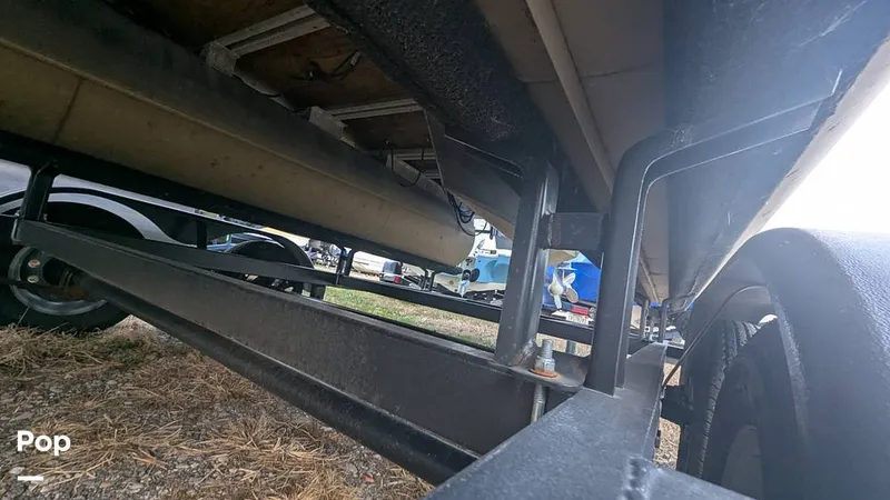 Slide: The Image of Bentley Pontoons Swingback 240 2024 - 16070228