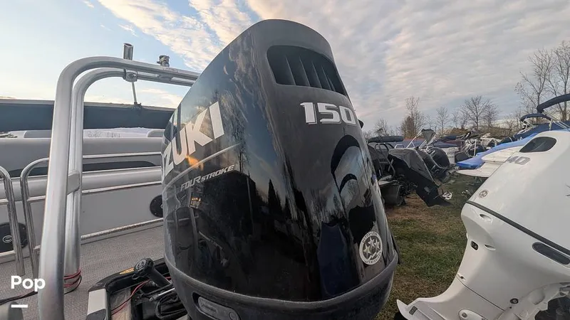 Slide: The Image of Bentley Pontoons Swingback 240 2024 - 16070152