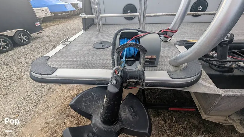 Slide: The Image of Bentley Pontoons Swingback 240 2024 - 16070153