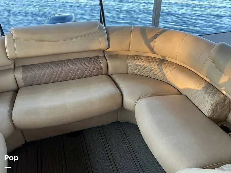 Slide: The Image of Premier 230 Intrigue 2021 - 16052556