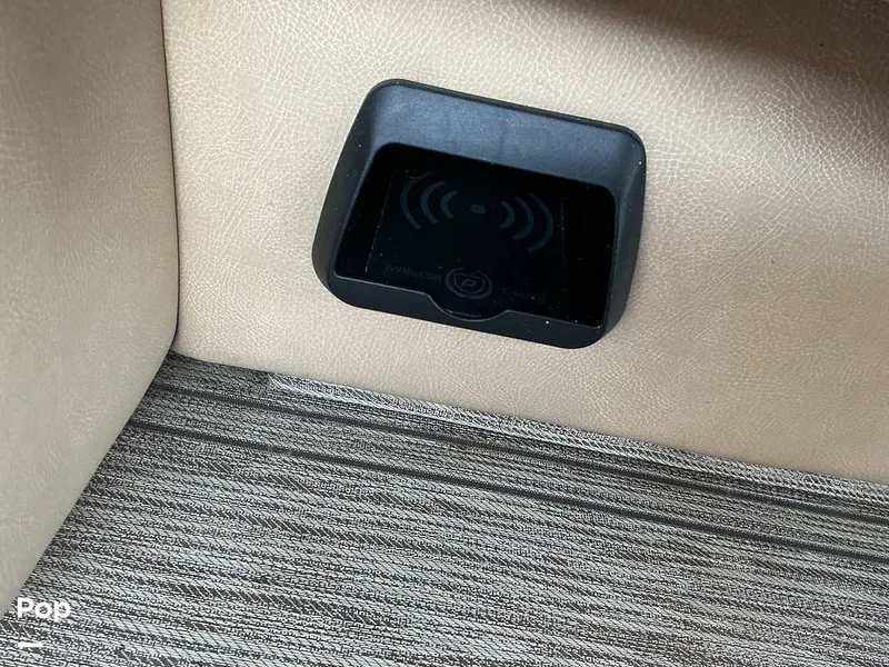 Slide: The Image of Premier 230 Intrigue 2021 - 16052550