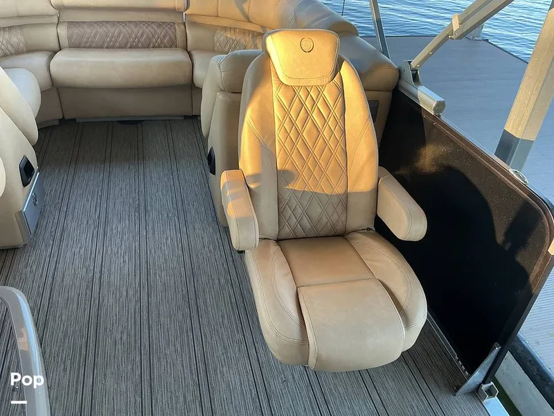 Slide: The Image of Premier 230 Intrigue 2021 - 16052564