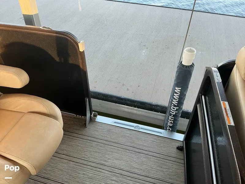 Slide: The Image of Premier 230 Intrigue 2021 - 16052572