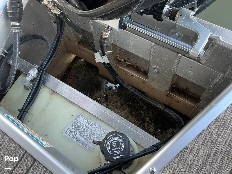 Slide: The Image of Premier 230 Intrigue 2021 - 16052602