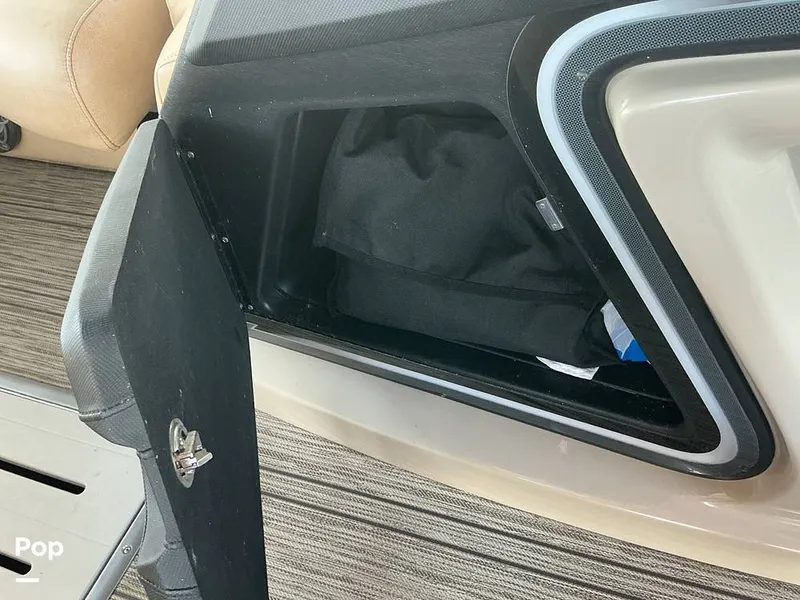 Slide: The Image of Premier 230 Intrigue 2021 - 16052611