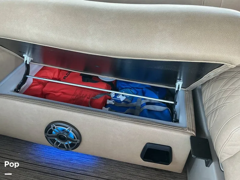 Slide: The Image of Premier 230 Intrigue 2021 - 16052631