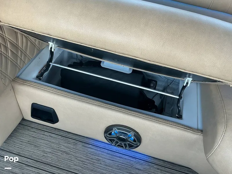 Slide: The Image of Premier 230 Intrigue 2021 - 16052639