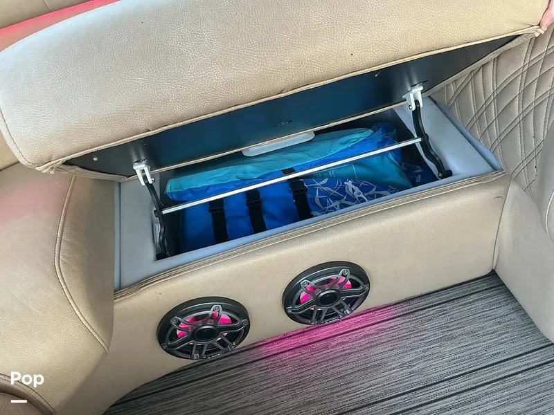 Slide: The Image of Premier 230 Intrigue 2021 - 16052638