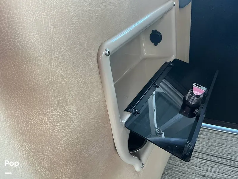 Slide: The Image of Premier 230 Intrigue 2021 - 16052580