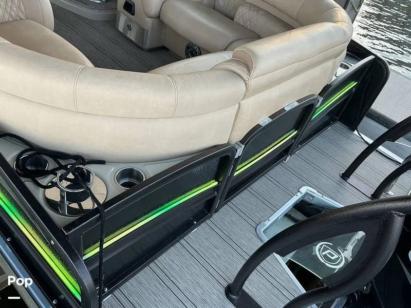 Slide: The Image of Premier 230 Intrigue 2021 - 16052610