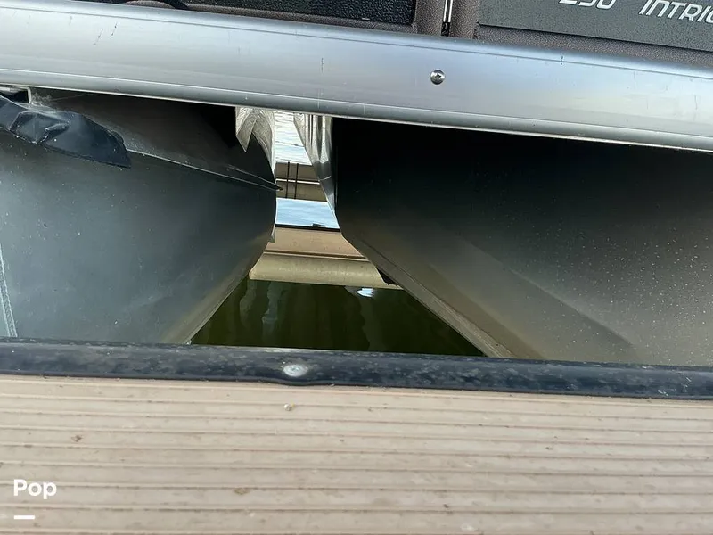 Slide: The Image of Premier 230 Intrigue 2021 - 16052615