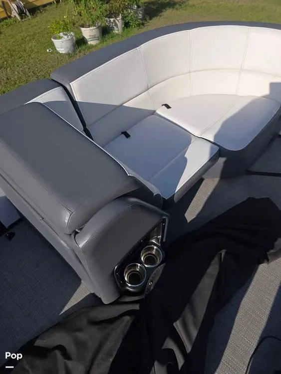 Slide: The Image of Manitou 22 Aurora LE 2021 - 16024585