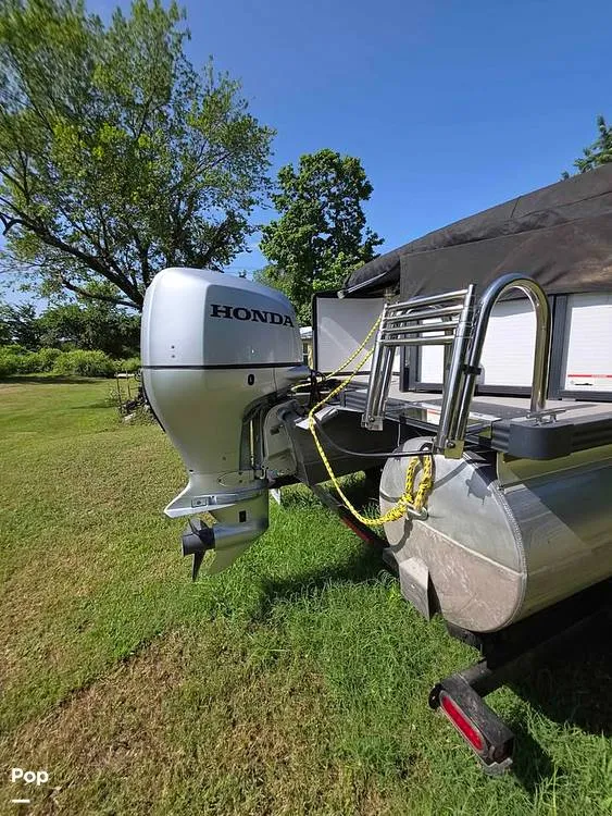 Slide: The Image of Manitou 22 Aurora LE 2021 - 16024591