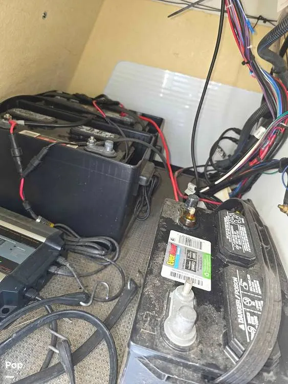 Slide: The Image of Manitou 22 Aurora LE 2021 - 16024581