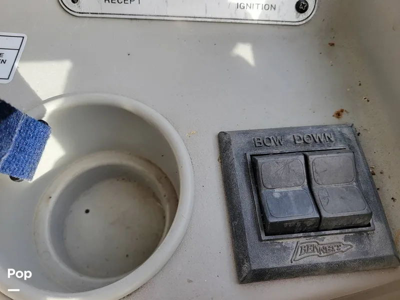 Slide: The Image of Bayliner 266 Discovery 2012 - 16171127